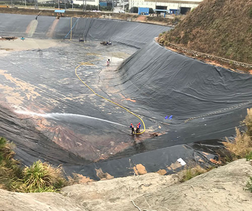 泗水废水池清理